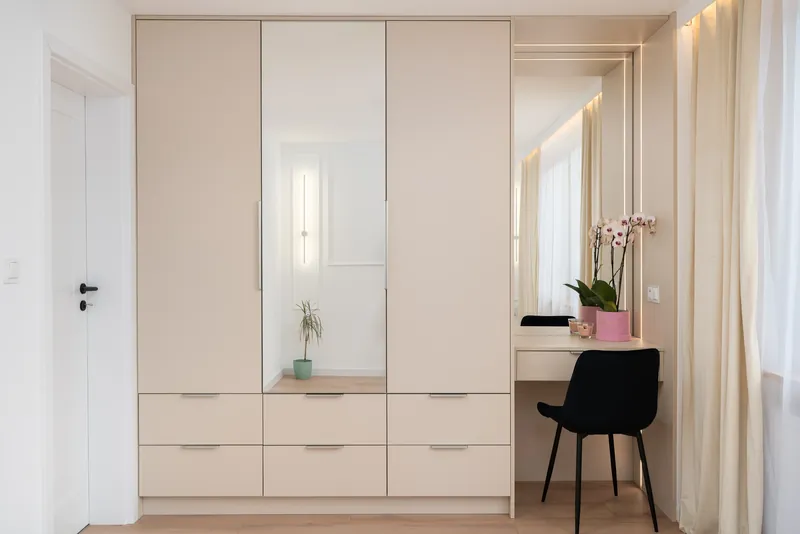 Timber built-in wardrobe system Clyde North